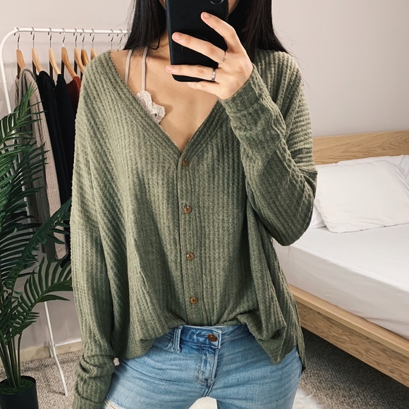 🆕 Vanessa - Green Oversized Thermal Top - Picture 5 of 7